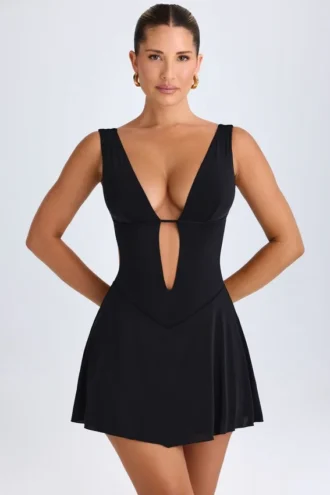 Robe courte Kalista à décolleté plongeant et découpes, en noir