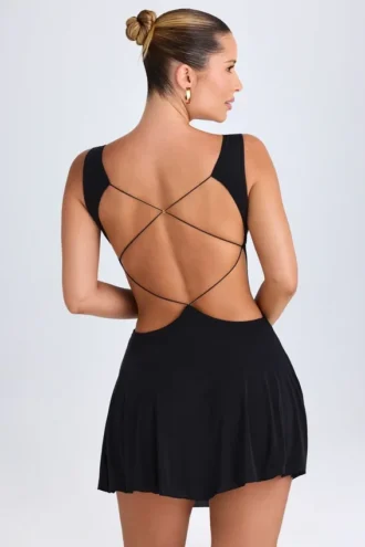 Robe courte Kalista à décolleté plongeant et découpes, en noir