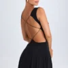 Robe courte Kalista à décolleté plongeant et découpes, en noir Robe courte Kalista à décolleté plongeant et découpes, en noir