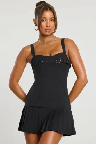 Robe courte kilt à taille basse en twill brossé Clover, couleur noire