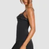 Robe courte kilt à taille basse en twill brossé Clover, couleur noire Robe courte kilt à taille basse en twill brossé Clover, couleur noire