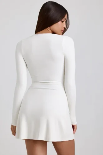Robe courte Lana en modal côtelé avec bordure en dentelle, en blanc