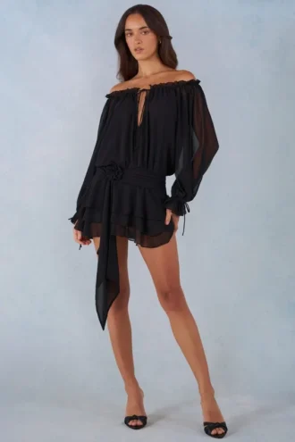 Robe courte à manches ballon et épaules dénudées Alessia en noir