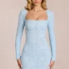 Robe courte à manches longues en dentelle festonnée Darla, bleu poudré Robe courte à manches longues en dentelle festonnée Darla, bleu poudré