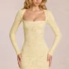 Robe courte à manches longues en dentelle festonnée Darla, jaune citron Robe courte à manches longues en dentelle festonnée Darla, jaune citron