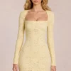 Robe courte à manches longues en dentelle festonnée Darla, jaune citron Robe courte à manches longues en dentelle festonnée Darla, jaune citron