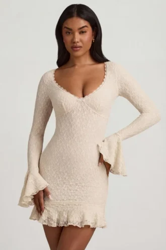 Robe courte à manches longues en dentelle à volants Nara, couleur ivoire