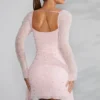 Robe courte à manches longues et col bénitier ornée Tivoli, couleur Blush Robe courte à manches longues et col bénitier ornée Tivoli, couleur Blush