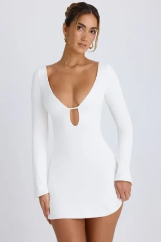 Robe courte à manches longues et découpes Mavisa en blanc