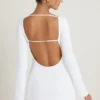 Robe courte à manches longues et découpes Mavisa en blanc