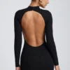 Robe courte à manches longues et dos nu Yara en modal noir Robe courte à manches longues et dos nu Yara en modal noir