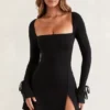 Robe courte à manches longues et encolure carrée Baize en noir