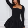 Robe courte à manches longues et ourlet bouffant Viola, couleur noire Robe courte à manches longues et ourlet bouffant Viola, couleur noire
