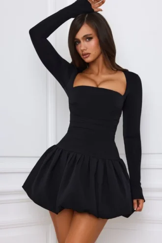 Robe courte à manches longues et ourlet bouffant Viola, couleur noire