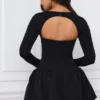 Robe courte à manches longues et ourlet bouffant Viola, couleur noire Robe courte à manches longues et ourlet bouffant Viola, couleur noire