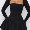 Robe courte à manches longues et ourlet bouffant Viola, couleur noire Robe courte à manches longues et ourlet bouffant Viola, couleur noire