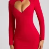 Robe courte à manches longues Luciana avec découpe en forme de cœur, couleur rouge feu Robe courte à manches longues Luciana avec découpe en forme de cœur, couleur rouge feu