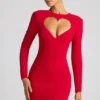 Robe courte à manches longues Luciana avec découpe en forme de cœur, couleur rouge feu Robe courte à manches longues Luciana avec découpe en forme de cœur, couleur rouge feu