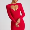 Robe courte à manches longues Luciana avec découpe en forme de cœur, couleur rouge feu Robe courte à manches longues Luciana avec découpe en forme de cœur, couleur rouge feu