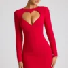 Robe courte à manches longues Luciana avec découpe en forme de cœur, couleur rouge feu Robe courte à manches longues Luciana avec découpe en forme de cœur, couleur rouge feu