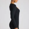 Robe courte à manches longues Luciana avec découpe en forme de cœur, en noir Robe courte à manches longues Luciana avec découpe en forme de cœur, en noir