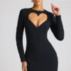 Robe courte à manches longues Luciana avec découpe en forme de cœur, en noir Robe courte à manches longues Luciana avec découpe en forme de cœur, en noir