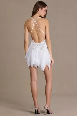 Robe courte Mariette en mousseline à décolleté plongeant et dos nu, en blanc