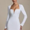 Robe courte moulante Adelia à découpes en forme de cœur, en blanc Robe courte moulante Adelia à découpes en forme de cœur, en blanc