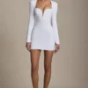 Robe courte moulante Adelia à découpes en forme de cœur, en blanc Robe courte moulante Adelia à découpes en forme de cœur, en blanc
