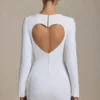 Robe courte moulante Adelia à découpes en forme de cœur, en blanc Robe courte moulante Adelia à découpes en forme de cœur, en blanc