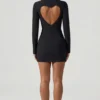 Robe courte moulante Adelia à découpes en forme de cœur, en noir Robe courte moulante Adelia à découpes en forme de cœur, en noir
