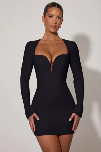 Robe courte moulante Adelia à découpes en forme de cœur, en noir