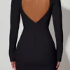 Robe courte moulante Adelia à découpes en forme de cœur, en noir Robe courte moulante Adelia à découpes en forme de cœur, en noir