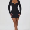 Robe courte moulante Adelia à découpes en forme de cœur, en noir Robe courte moulante Adelia à découpes en forme de cœur, en noir