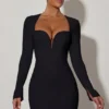 Robe courte moulante Adelia à découpes en forme de cœur, en noir Robe courte moulante Adelia à découpes en forme de cœur, en noir