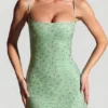 Robe courte moulante Aellin avec ornements, couleur pistache Robe courte moulante Aellin avec ornements, couleur pistache