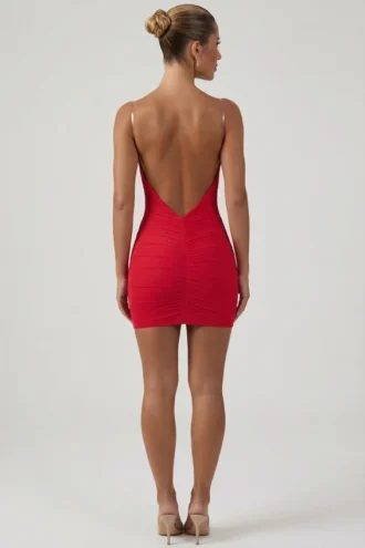 Robe courte moulante dos nu à fronces Femi en rouge