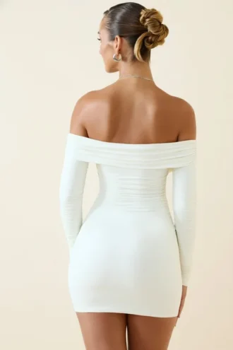 Robe courte moulante à fronces et épaules dénudées Rosanna, couleur vanille