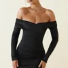 Robe courte moulante à fronces et épaules dénudées Rosanna en noir Robe courte moulante à fronces et épaules dénudées Rosanna en noir