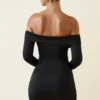 Robe courte moulante à fronces et épaules dénudées Rosanna en noir Robe courte moulante à fronces et épaules dénudées Rosanna en noir
