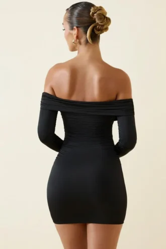 Robe courte moulante à fronces et épaules dénudées Rosanna en noir