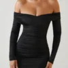 Robe courte moulante à fronces et épaules dénudées Rosanna en noir Robe courte moulante à fronces et épaules dénudées Rosanna en noir