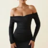 Robe courte moulante à fronces et épaules dénudées Rosanna en noir Robe courte moulante à fronces et épaules dénudées Rosanna en noir
