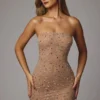 Robe courte moulante transparente ornée Caprice, couleur amande