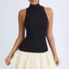 Robe courte Nabila à col roulé en modal, taille basse et ourlet bouffant, en noir
