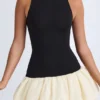 Robe courte Nabila à col roulé en modal, taille basse et ourlet bouffant, en noir