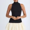 Robe courte Nabila à col roulé en modal, taille basse et ourlet bouffant, en noir