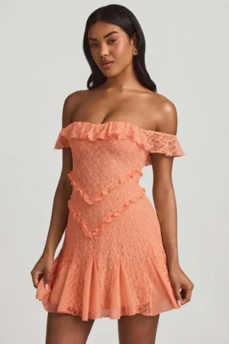 Robe courte Nahida à épaules dénudées en dentelle, coupe trapèze, couleur pêche