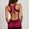 Robe courte Orsola à encolure dégagée et dos lacé, couleur rouge vin