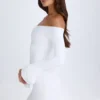 Robe courte à épaules dénudées et découpes Madelina en blanc Robe courte à épaules dénudées et découpes Madelina en blanc